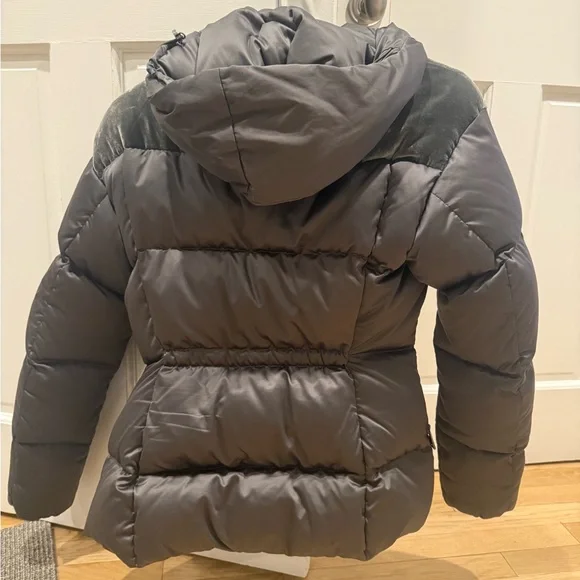Silver grey Moncler puffer coat with velvet shoulders - Picture 2 of 8